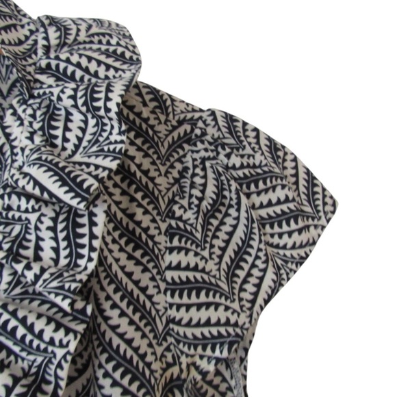 Elizabeth McKay Sleeveless Blouse Size 0 Black Blue White Ruffle Neckline - Picture 4 of 9